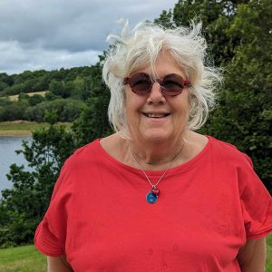 Lesley web 300x300 - Lesley web