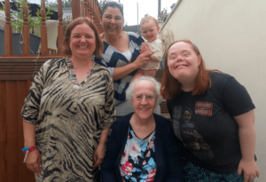 people smiling@2x 300x205 - people-smiling@2x