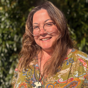 Untitled design 2026 04 29T151344.758 300x300 - Ellie Hurrell